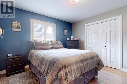 1839 Parkhurst Ave, London, ON - Indoor Photo Showing Bedroom