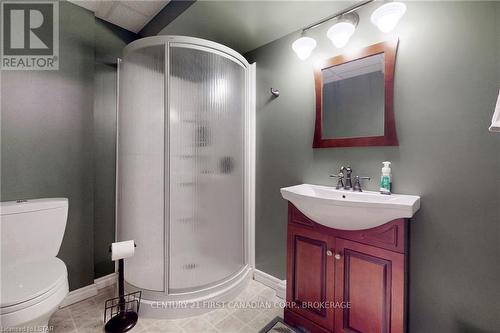 1839 Parkhurst Ave, London, ON - Indoor Photo Showing Bathroom