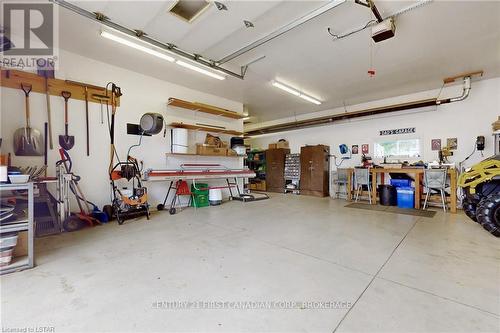 1839 Parkhurst Ave, London, ON - Indoor Photo Showing Garage