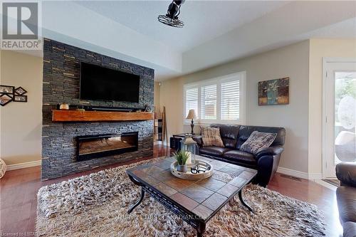 1839 Parkhurst Ave, London, ON - Indoor Photo Showing Living Room With Fireplace