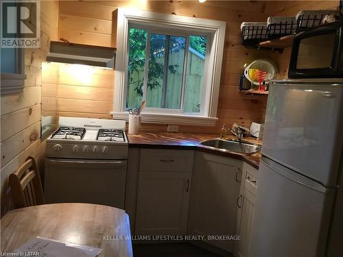 5 Victoria Place, Bluewater, ON - Indoor Photo Showing Laundry Room