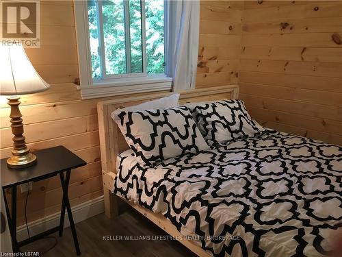 5 Victoria Place, Bluewater, ON - Indoor Photo Showing Bedroom