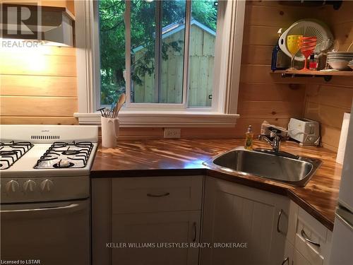 5 Victoria Place, Bluewater, ON - Indoor Photo Showing Kitchen