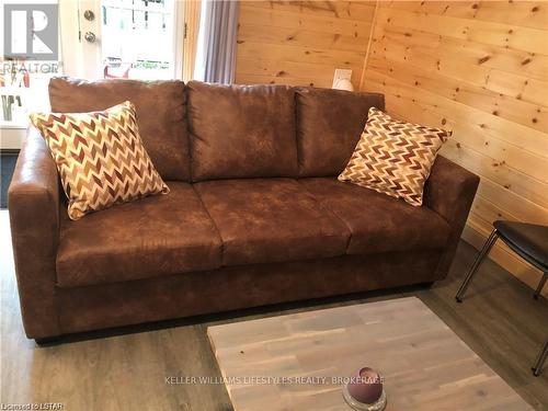 5 Victoria Place, Bluewater (Bayfield), ON - Indoor Photo Showing Living Room