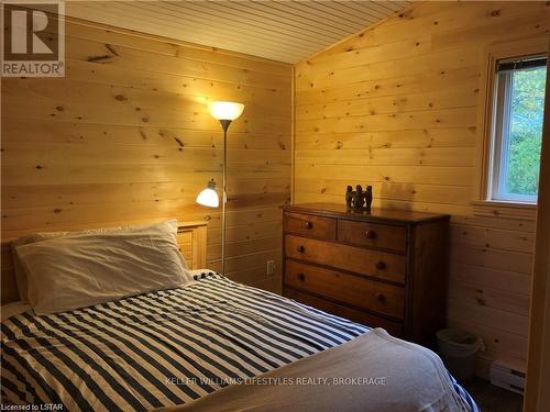 5 Victoria Place, Bluewater, ON - Indoor Photo Showing Bedroom