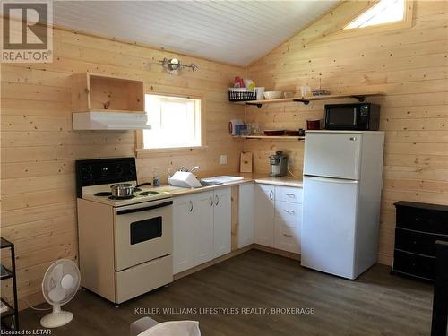 5 Victoria Place, Bluewater (Bayfield), ON - Indoor Photo Showing Kitchen