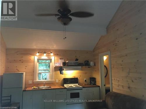 5 Victoria Place, Bluewater, ON - Indoor Photo Showing Kitchen