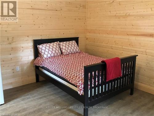 5 Victoria Place, Bluewater, ON - Indoor Photo Showing Bedroom