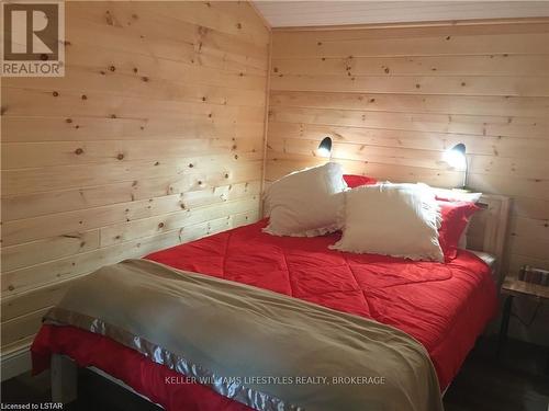 5 Victoria Place, Bluewater, ON - Indoor Photo Showing Bedroom