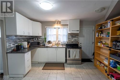 368 Flanders Row, London, ON - Indoor Photo Showing Kitchen