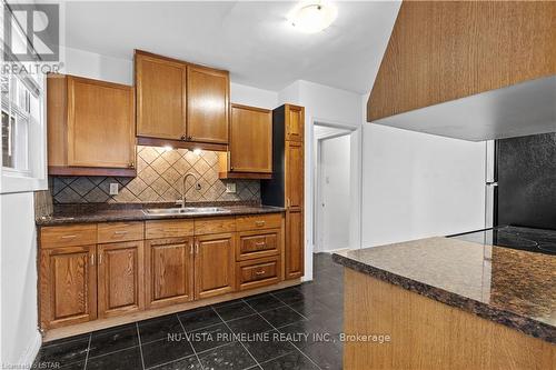 122 Highbury Ave N, London, ON - Indoor Photo Showing Kitchen With Double Sink