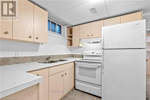 122 Highbury Ave N, London, ON - Indoor Photo Showing Kitchen With Double Sink