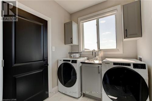 6370 Heathwoods Avenue, London, ON - Indoor Photo Showing Laundry Room