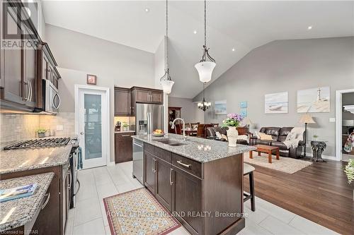 190 Emery Street, Central Elgin, ON - Indoor Photo Showing Kitchen With Upgraded Kitchen