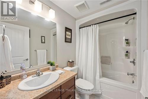 190 Emery Street, Central Elgin, ON - Indoor Photo Showing Bathroom