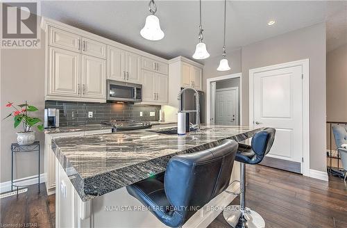 41 - 2081 Wallingford Avenue, London, ON - Indoor Photo Showing Kitchen With Stainless Steel Kitchen With Upgraded Kitchen
