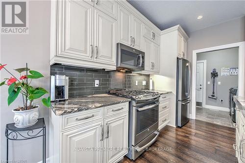 41 - 2081 Wallingford Avenue, London, ON - Indoor Photo Showing Kitchen With Stainless Steel Kitchen With Upgraded Kitchen