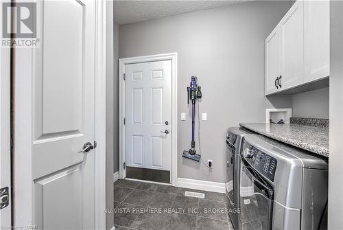 41 - 2081 Wallingford Avenue, London, ON - Indoor Photo Showing Laundry Room