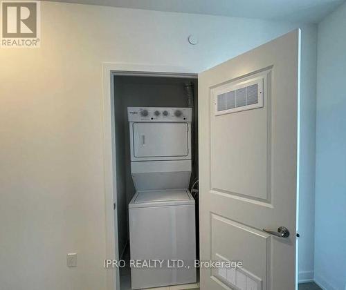 1206 - 4655 Metcalfe Avenue, Mississauga, ON - Indoor Photo Showing Laundry Room
