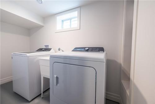717 Grosvenor Street, London, ON - Indoor Photo Showing Laundry Room