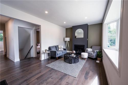 717 Grosvenor Street, London, ON - Indoor Photo Showing Living Room With Fireplace