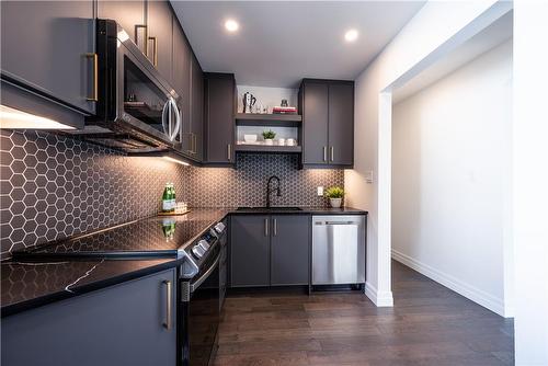 717 Grosvenor Street, London, ON - Indoor Photo Showing Kitchen With Upgraded Kitchen