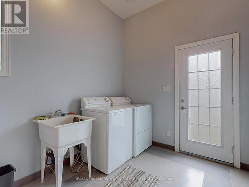 26 Sumach Drive, Georgina, ON - Indoor Photo Showing Laundry Room