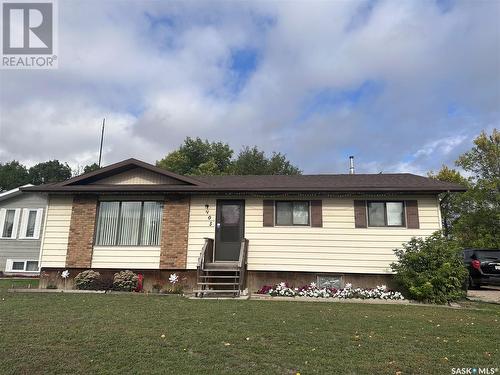 105 2Nd Avenue E, Lampman, SK - Outdoor With Facade