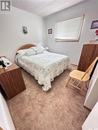 105 2Nd Avenue E, Lampman, SK - Indoor Photo Showing Bedroom