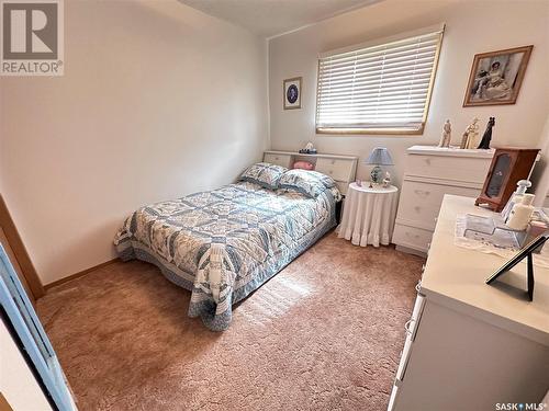 105 2Nd Avenue E, Lampman, SK - Indoor Photo Showing Bedroom