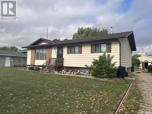 105 2Nd Avenue E, Lampman, SK - Outdoor