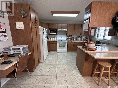 105 2Nd Avenue E, Lampman, SK - Indoor Photo Showing Kitchen