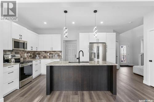 695 Underhill Road, Saskatoon, SK - Indoor Photo Showing Kitchen With Upgraded Kitchen