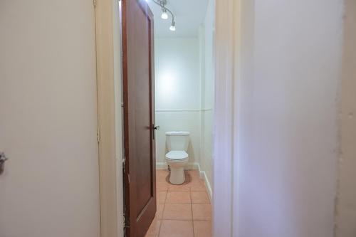 704 Hoover Street, Nelson, BC - Indoor Photo Showing Bathroom