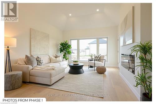 6708 Hayward Drive, London, ON - Indoor Photo Showing Living Room