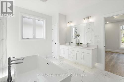 184 Sandpiper Drive, Sarnia, ON - Indoor Photo Showing Bathroom