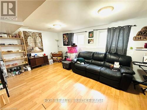 120 Romy Crescent, Thorold, ON - Indoor Photo Showing Living Room