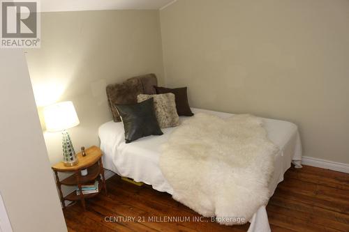 147 Edward Street, Blue Mountains, ON - Indoor Photo Showing Bedroom