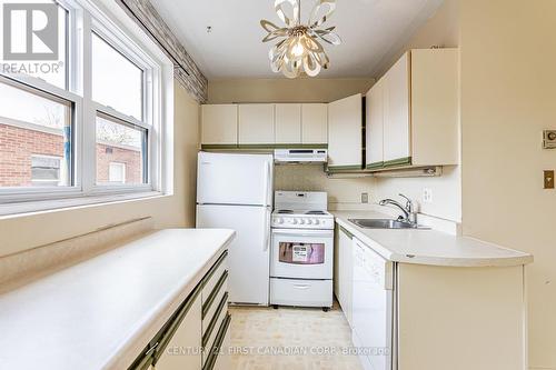 136 Elmwood Avenue E, London, ON - Indoor Photo Showing Kitchen