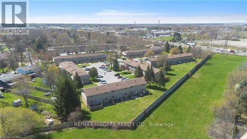 32 - 4215 Meadowvale Drive, Niagara Falls, ON - Outdoor With View