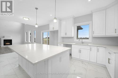 134 Tuscany Trail, Chatham-Kent (Chatham), ON - Indoor Photo Showing Kitchen