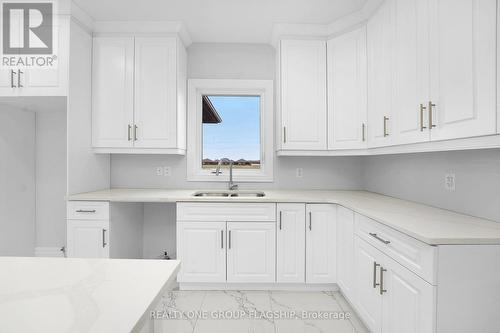 134 Tuscany Trail, Chatham-Kent, ON - Indoor Photo Showing Kitchen With Double Sink