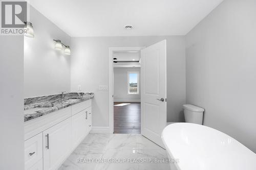 85 Kingsbridge Drive, Amherstburg, ON - Indoor Photo Showing Bathroom