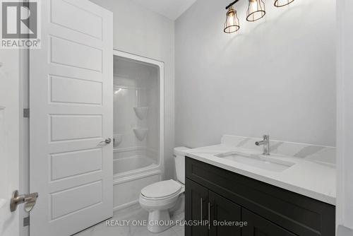 323 Benson Court, Amherstburg, ON - Indoor Photo Showing Bathroom