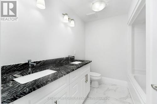 322 Benson Court, Amherstburg, ON - Indoor Photo Showing Bathroom