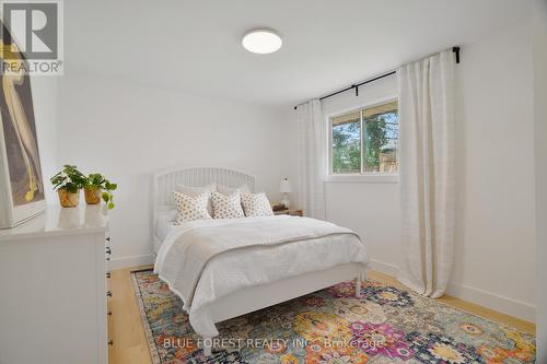 266 Highview Crescent, London, ON - Indoor Photo Showing Bedroom