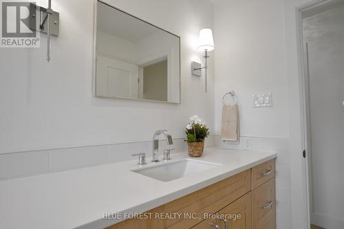266 Highview Cres, London, ON - Indoor Photo Showing Bathroom