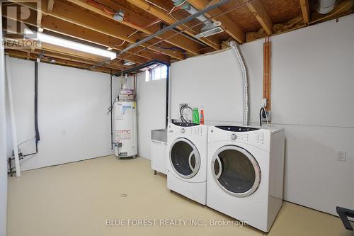 266 Highview Cres, London, ON - Indoor Photo Showing Laundry Room