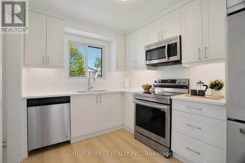 266 Highview Crescent, London, ON - Indoor Photo Showing Kitchen
