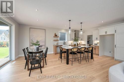 2064 Wickerson Road, London, ON - Indoor Photo Showing Dining Room